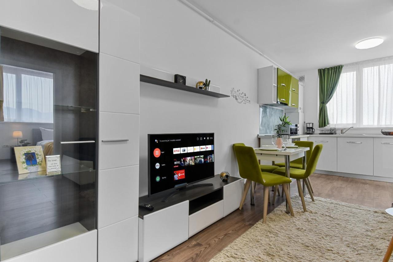 Modern In New Building With Panoramic View Braşov Exterior foto